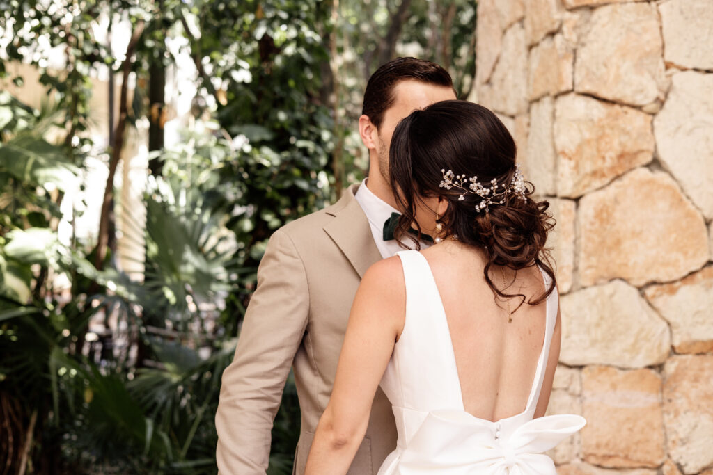 Loose Bridal Hairstyle at Occidental Xcaret. Photo: Perla S. Photography