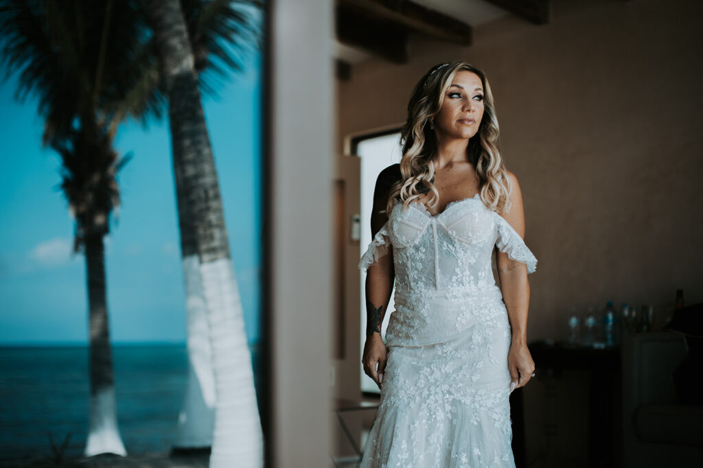 Beach Waves bridal hairstyle at Blue Venado Weddings by Doranna Hair & Makeup. Elegance Photographie